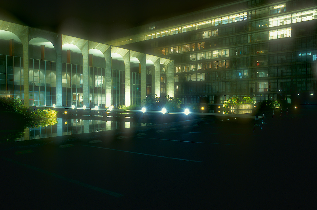 Palácio Itamaraty with its administrative annex, Brasília photo © Thomas Deckker 2026