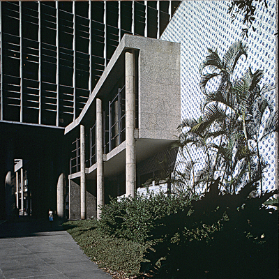 Oscar Niemeyer: Ministry of Education Building, Rio de Janeiro 1936-42
        photo © Thomas Deckker 1985