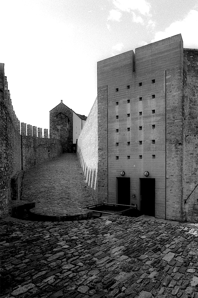 Aurelio Galfetti: Castelgrande, Bellinzona 1986 © Thomas Deckker 1996