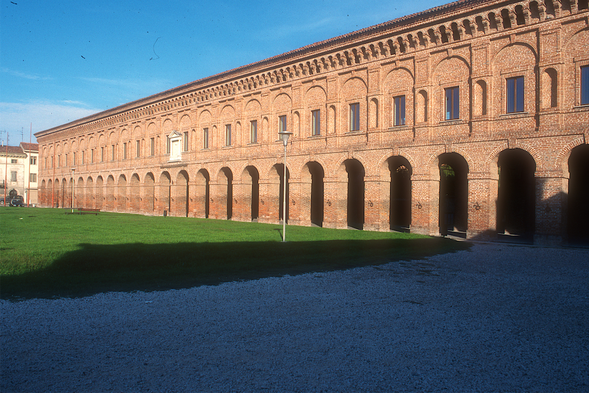 Sabionetta: Entrance Gate photo Thomas Deckker 1995