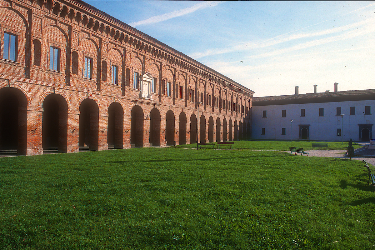 Sabionetta: Entrance Gate photo Thomas Deckker 1995