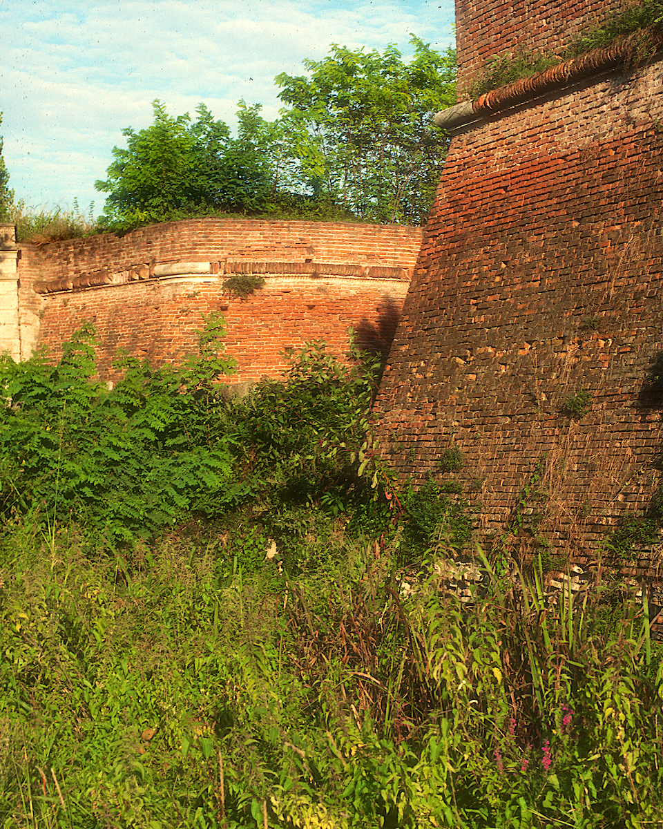 Sabionetta: Entrance Gate photo Thomas Deckker 1995
