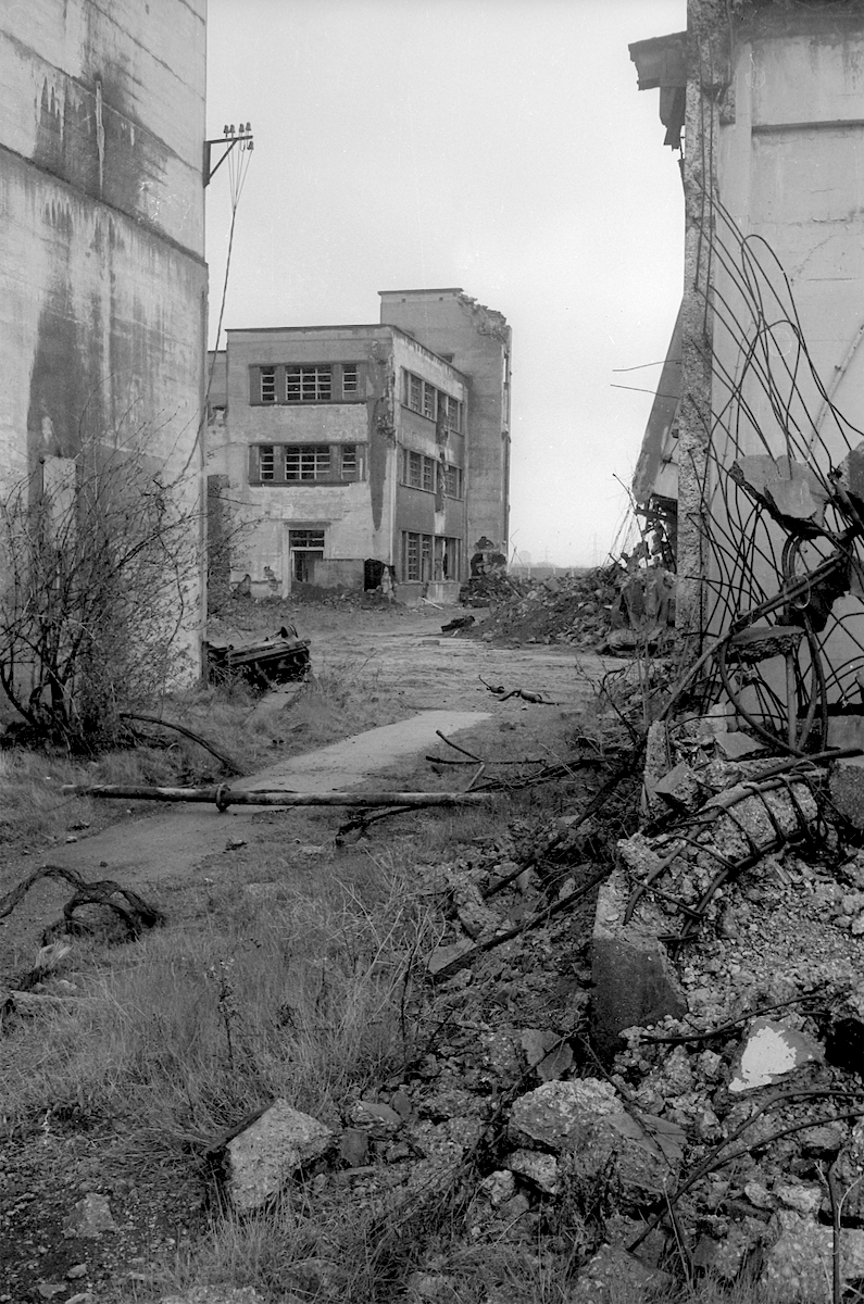 Beckton Gasworks © Thomas Deckker 1988